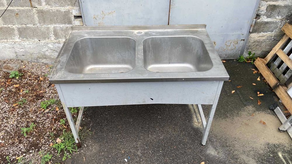 Б/в столи виробничі з нержавіючої сталі віл 1,5 до 2,2 м для ресторана