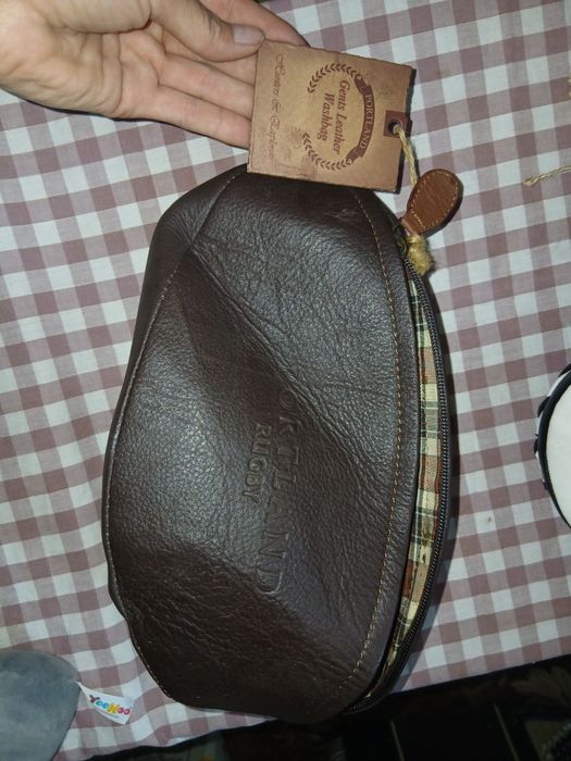 Кожана сумка у формі м'яча для регбі