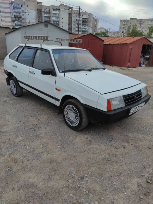 Продаю свою девятку машина в хорошем состояние на ходу) по машине за все время много что делалось так как ей лет уже , заменили тосол на антифриз заменили все патрубки свечи бензо насос тормоза по кругу расходники фильтра масла броне провода ну и так далее .. понятное дело работать есть над чем так как машина стояла два года в гараже  но это касается косметики в основном ! В комплекте еще разные запчасти так шо собирай LEGO сколько захочешь по всем вопросам звоните пишите возможен торг но не большой любителям (заберу Атвечаю братишка  завтра за 500грн не беспокоить  !) всем хороших продаж и покупок !