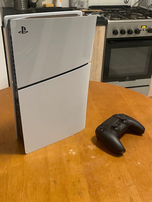 PS5 Slim with disc