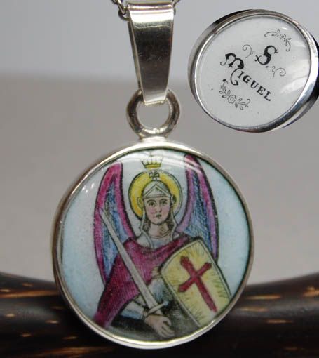 Srebrna zawieszka Święty Rafał kolorowa emalia.