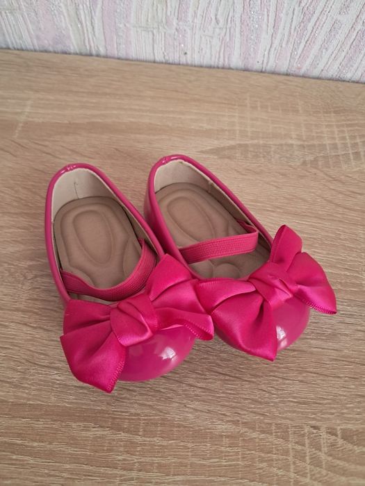 Туфлі  для дівчинки нові 19р