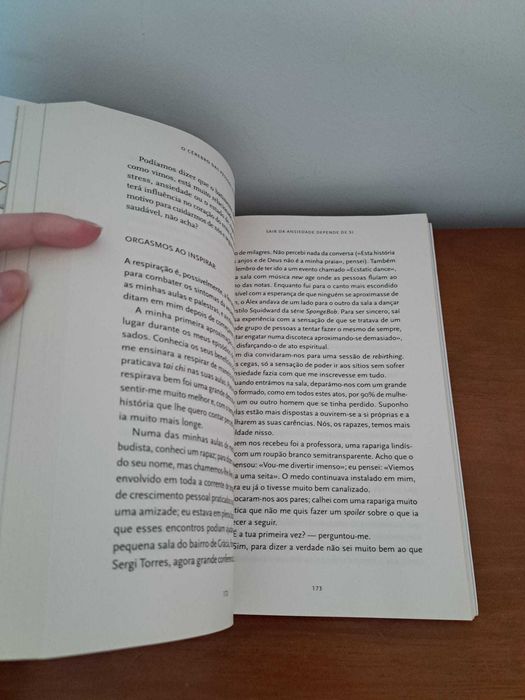 Livro "O Cérebro das Pessoas Felizes", de Ferran Cases e Sara Teller