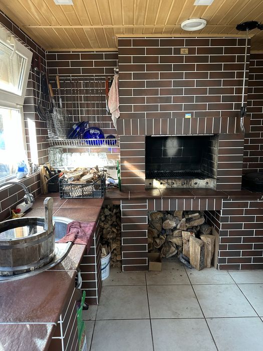 Продається чудовий будинок з басейном