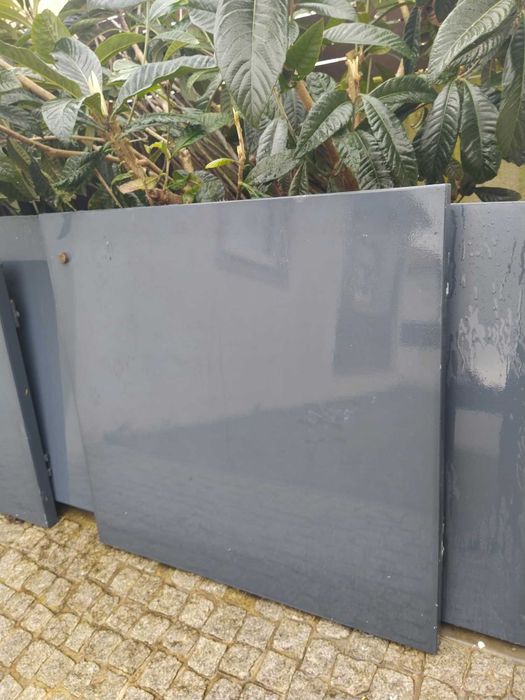 2 (dois) portões de Jardim individuais