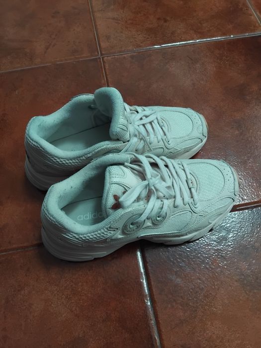 Sapatilha  adidas astir