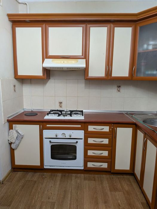 Продам кухню з технікою