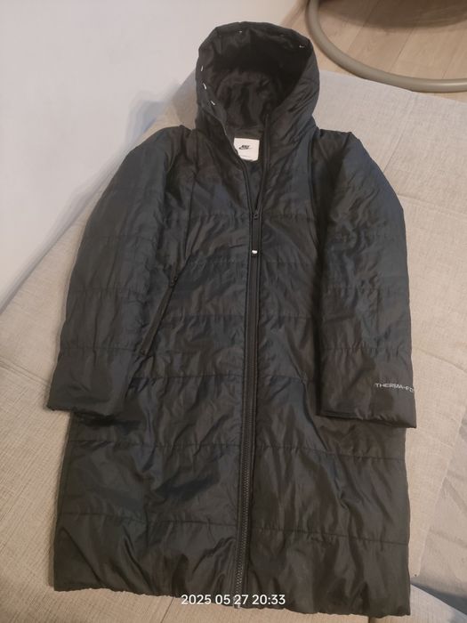 Oddam czarny płaszczyk Nike rozmiar XS