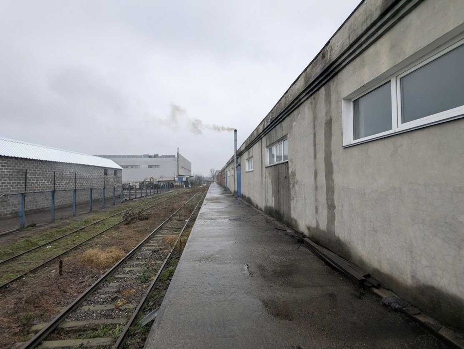 Продамо на Сурікова 3200 кв.  під виробництво чи склади