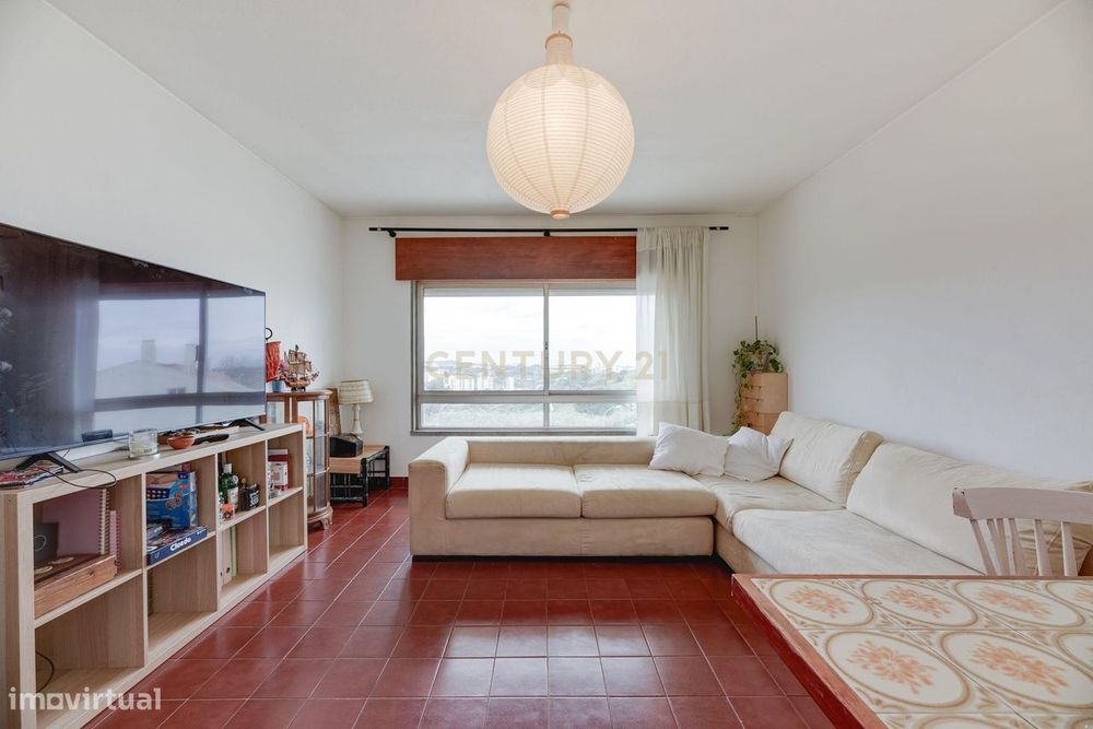 T2 em Queijas com vista deslumbrante!