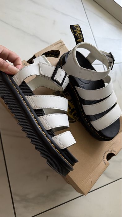 Сандалі Dr.Martens