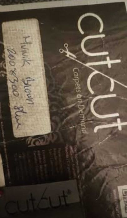 Tapete castanho escuro