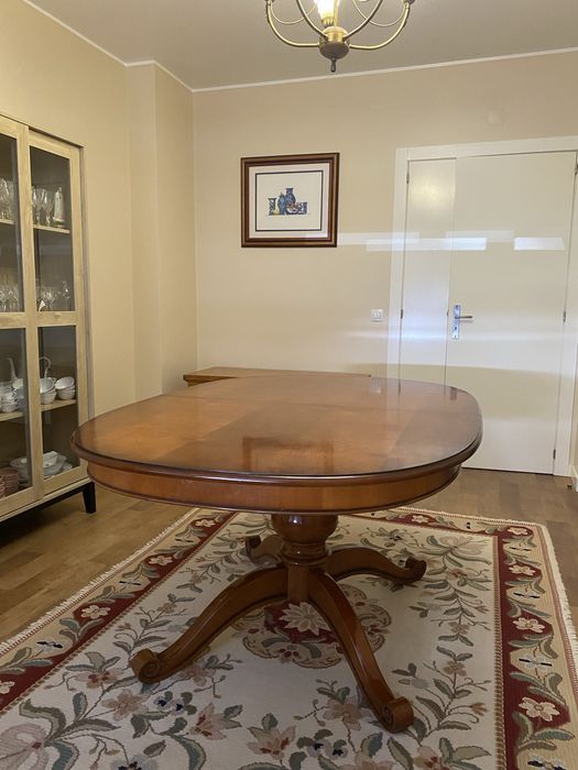Mesa Oval Extensivel em Cerejeira (Madeira Maciça) com Pé de Galo