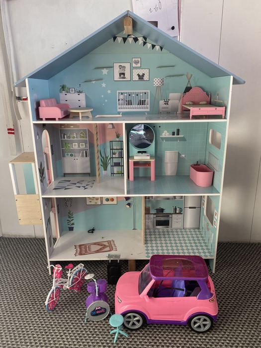 Duzy drewniany domek dla lalek