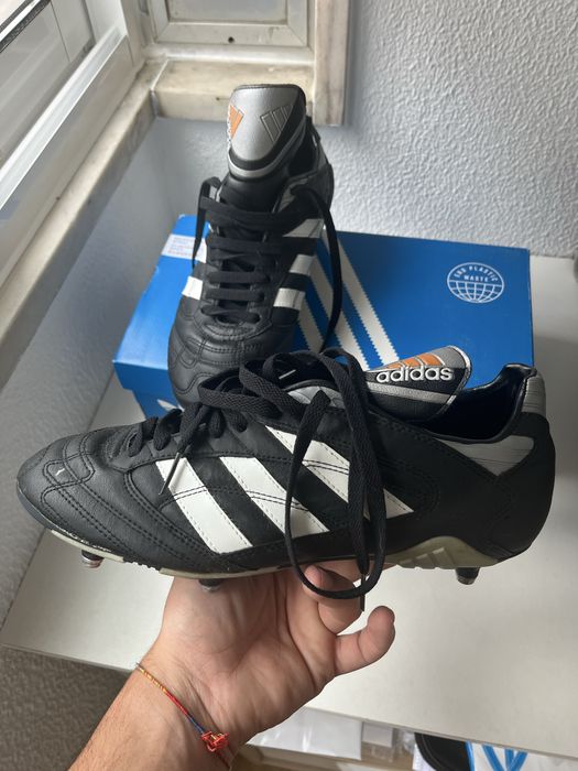 Chuteiras de futebol Adidas pretas vintage dos anos 90