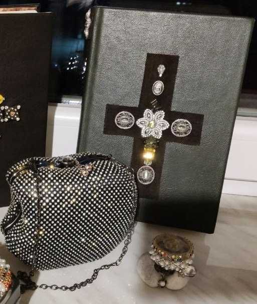 Біблія, 17*24 см Нова, шкіра, українська+подарунок . 50% на ЗСУ