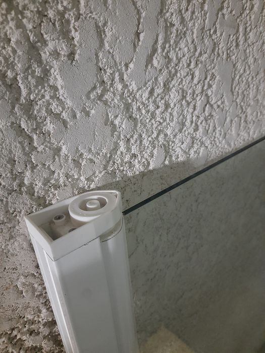 Painel resguardo de vidro basculante para banheira ou duche

Poucas ve