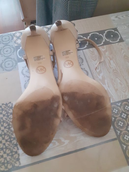 Sandálias beje Zara