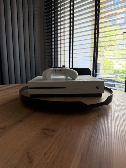 Xbox One S  1 TB