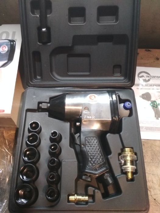 Гайковерт, пневмогайковерт в кейсі +голови 1/2 345Нм  Інтертул PT-1101
