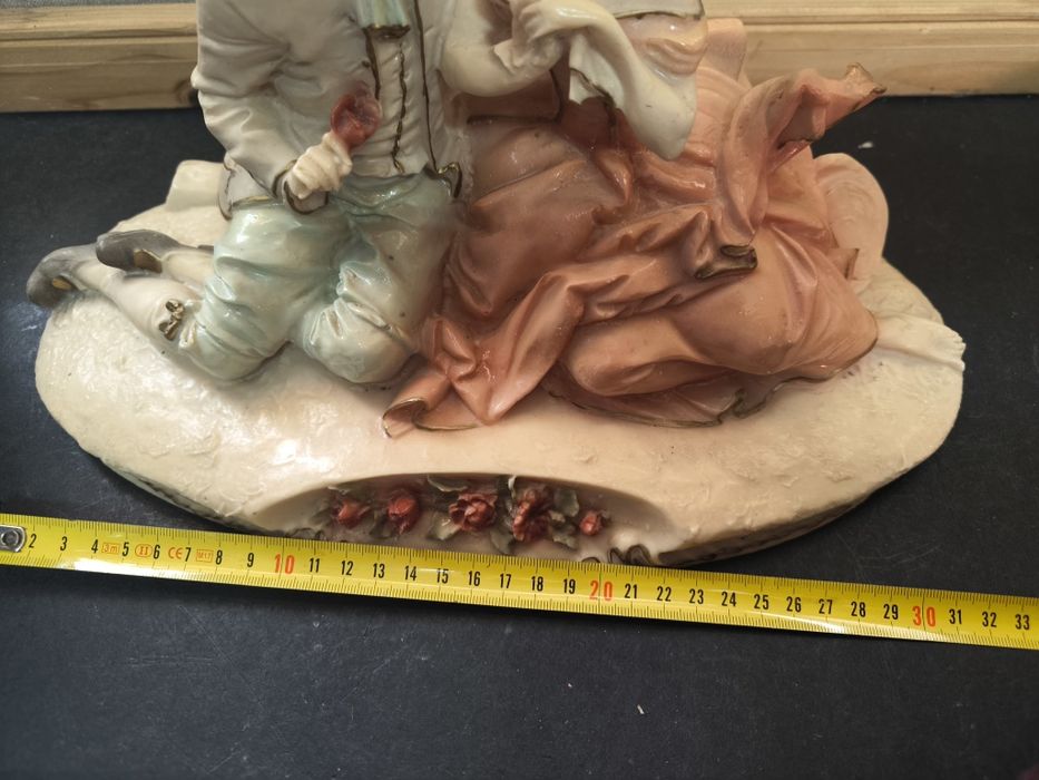 Estatueta Romântica - Cena Rococó/Neoclás.(Casal).
Linda estatueta dec