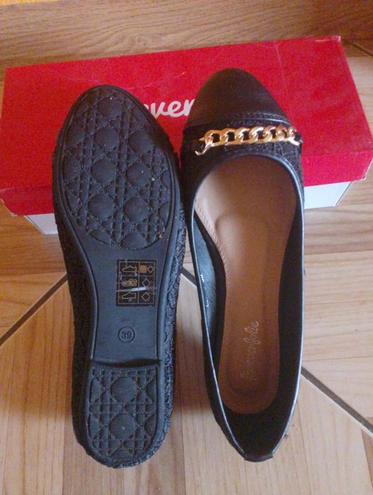 Buty damskie koronkowe z łańcuszkiem