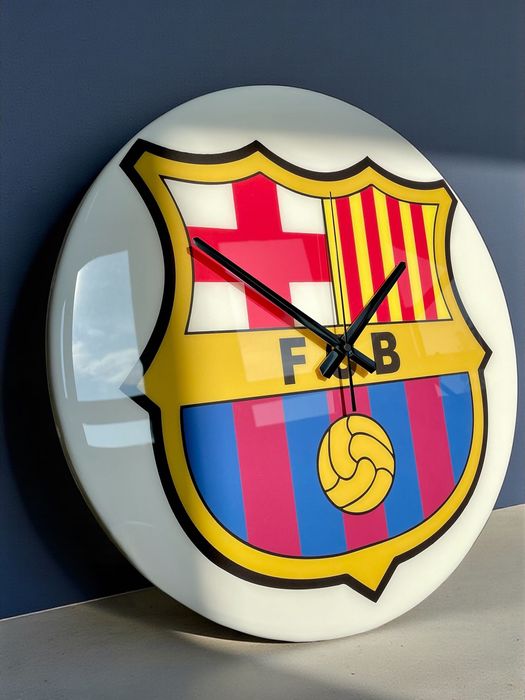 Zegar ścienny z logo FC Barcelona z żywicy epoksydowej–45 cm | Premium
