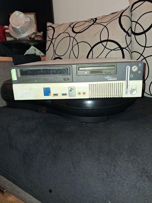 Komputer stacjonarny fujitsu Siemens