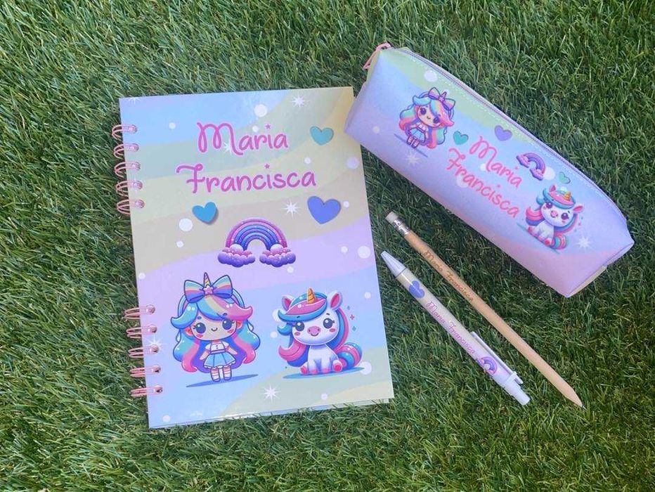 Caderno, Lápis, Estojo e Caneta Personalizados