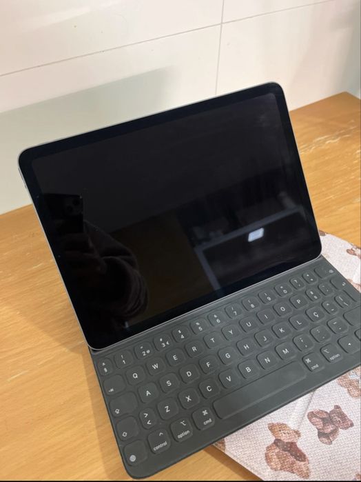 Ipad air 4th gen 256gb com teclado apple