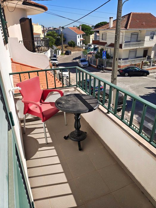 Quarto em Moradia no Feijó (Quinta do Chiado)