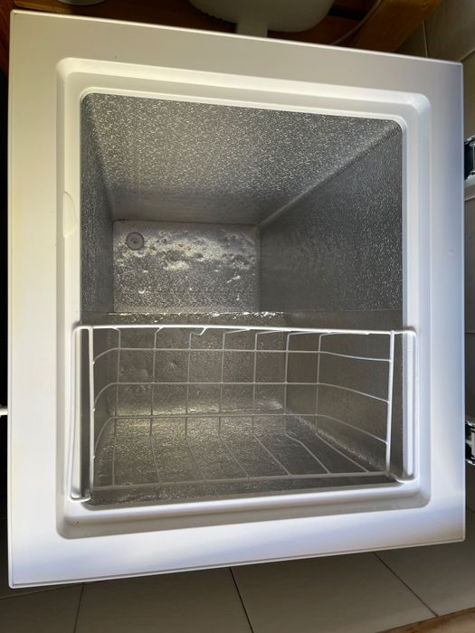 Arca Congeladora Kunft 99L A+ – Compacta (Ocupa Pouco Espaço)