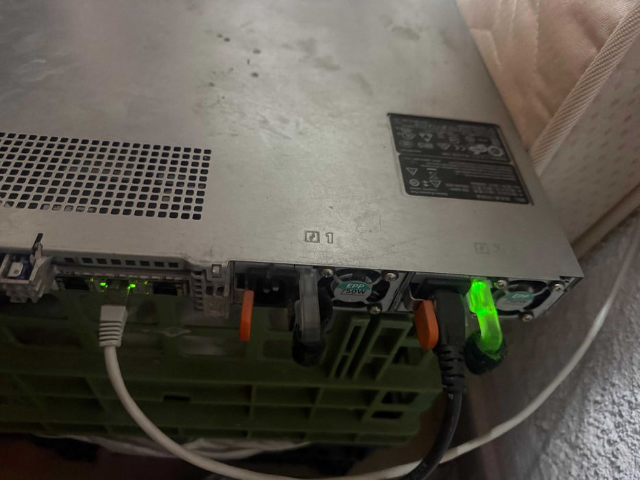 Servidor Dell PowerEdge R630 — 128GB RAM DDR4 — a funcionar