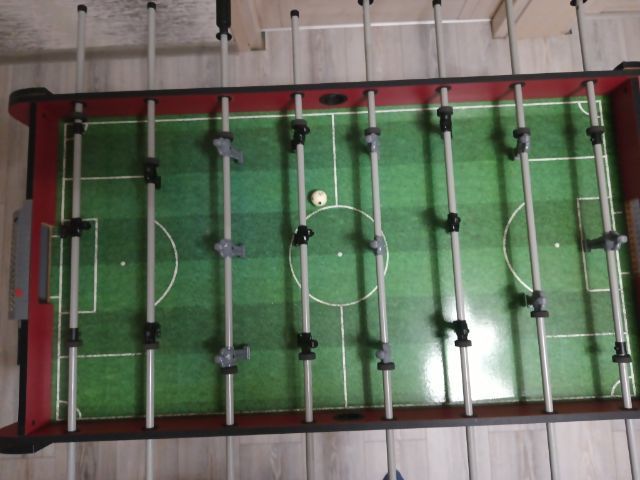 Piłkarzyki cztero raczkowe