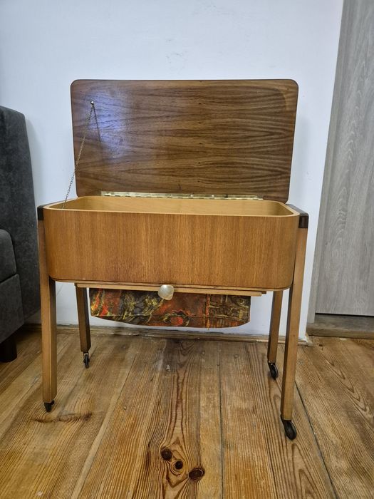 Vintage mobilna szafka niciak 1960 rok