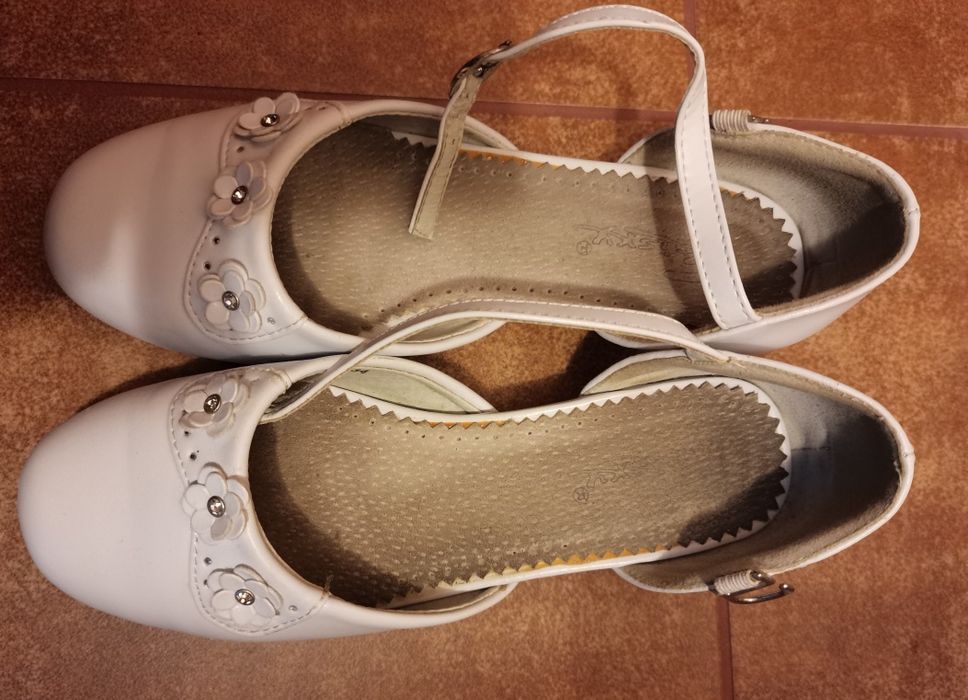 Buciki białe do komuni