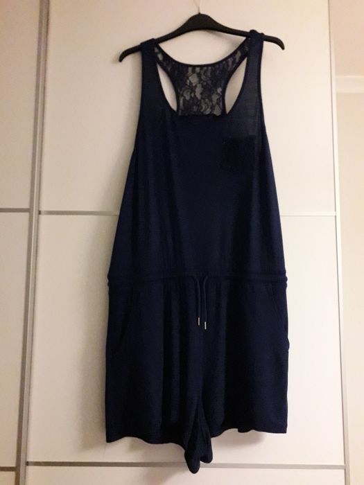 Macacão de dormir azul com renda