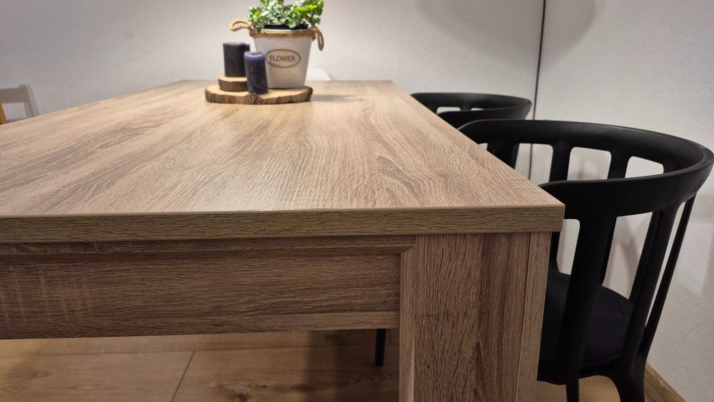 Stól do jadalni dużwgo pokoju stabilny