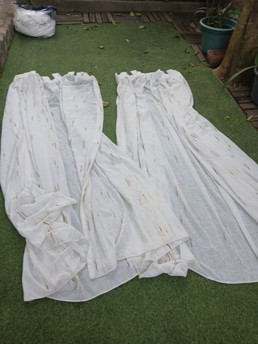 2 cortinas abre au meio