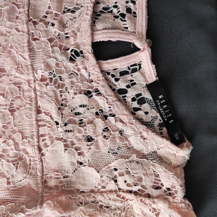 Sukienka koronkowa Mohito 134