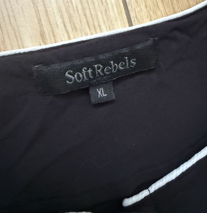Czarna sukienka Soft Rebels XL
