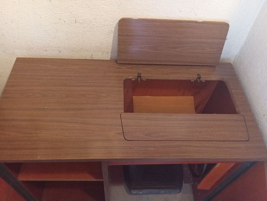 Mesa para máquina de costura