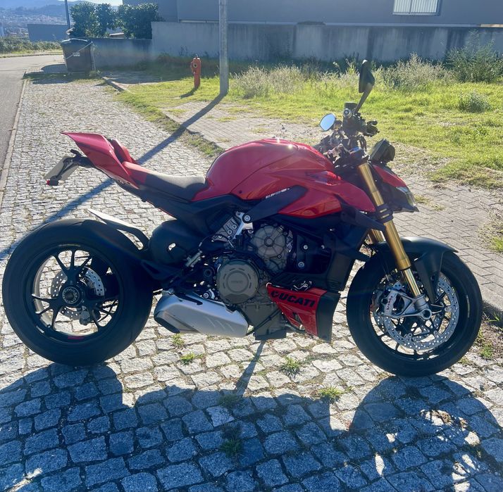Ducati Streetfighter V4s Red 2023 tem 2 lugares