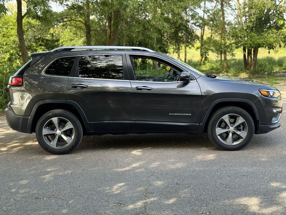 Jepp cherokee продам