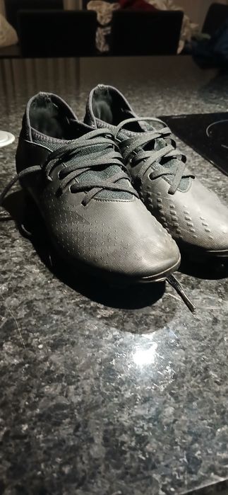 Chuteiras adidas predator  pretas