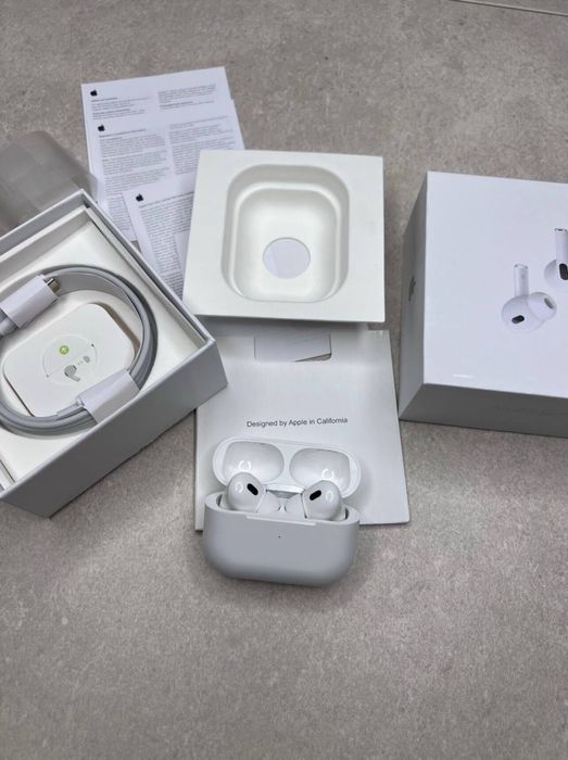 AirPods Pro 2 — преміум якість звуку, активне шумопоглинання + режим прозорості.