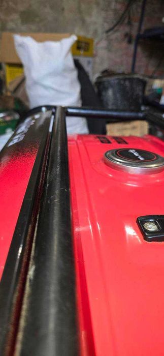 Бeнзинoвый гeнepaтop NARVA NG-ЗЗ00 выставочный