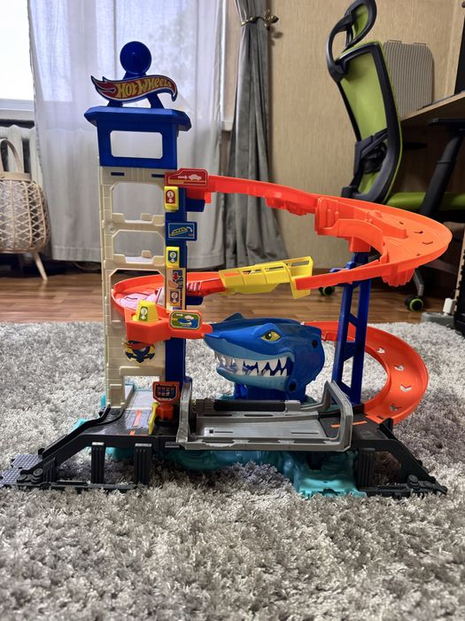 Паркінг Hot wheels, трек