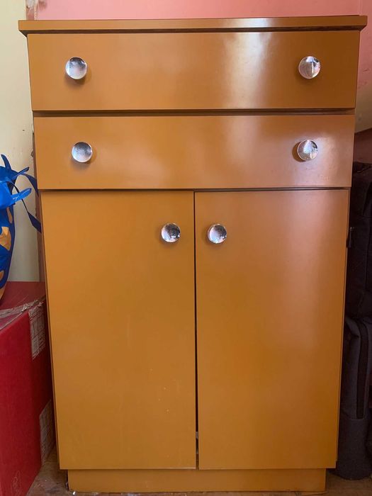 Móvel vintage amarelo