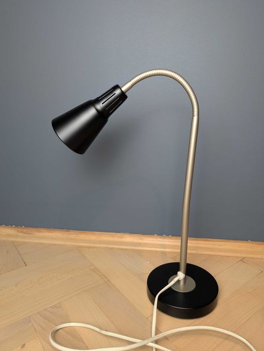 Lampka biurkowa IKEA KVART czarna